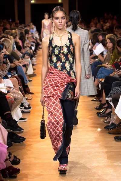Look 24